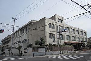 大阪市立高津中学校